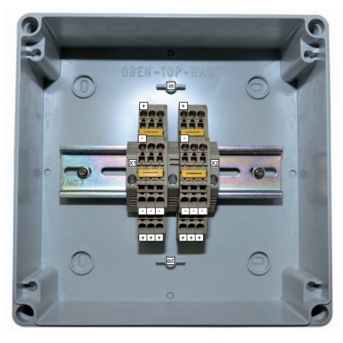 Дополнительный распределительный щит Hugo Lahme для подключения до шести 9-ти или восьми 3-х светодиодных одноцветных прожекторов Power LED 2.0