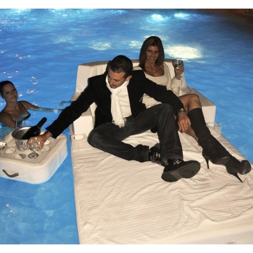 Плавающий диван Magnum, базовая версия. Ширина - 130 см, длина - 95-190 см, высота - 80 см