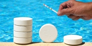 Как применять таблетки для дезинфекции бассейна?