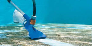 Как выбрать качественный подводный пылесос для бассейна?